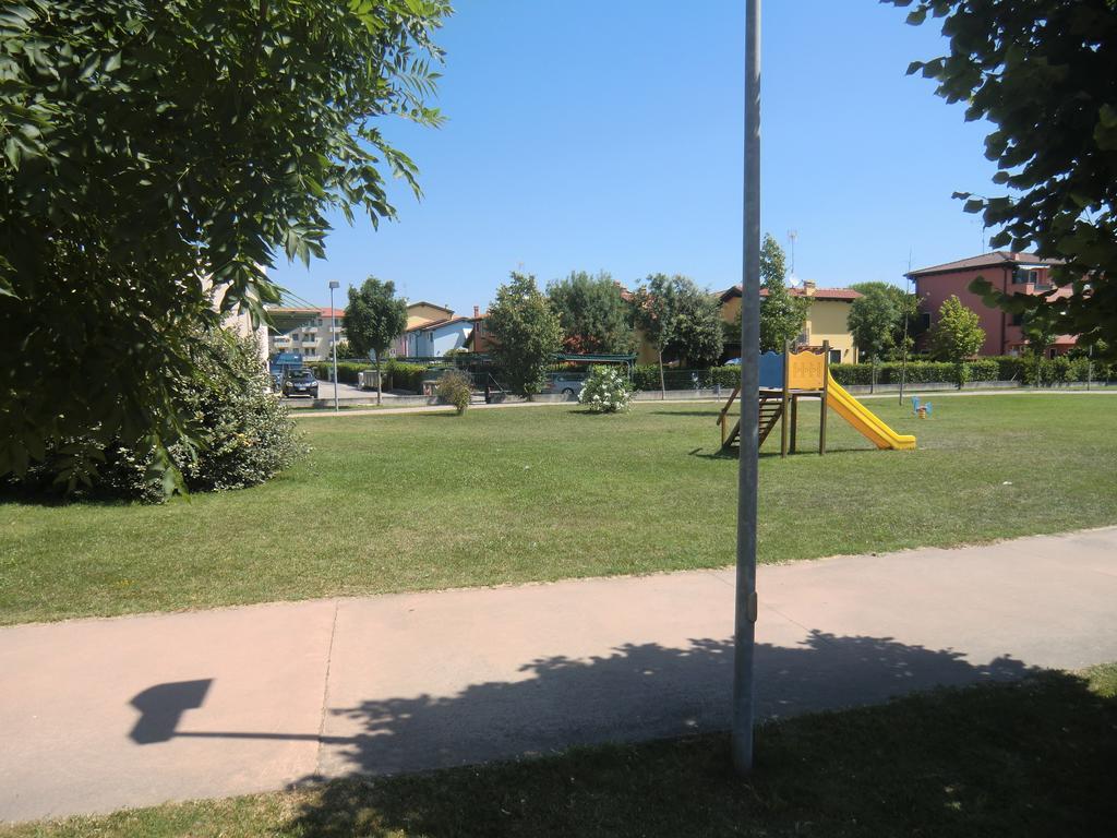 Residence Villaggio Dei Fiori Con Piscina E Posto Spiaggia Incluso Caorle Zimmer foto