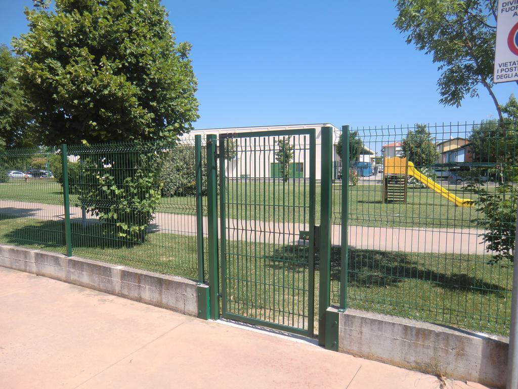 Residence Villaggio Dei Fiori Con Piscina E Posto Spiaggia Incluso Caorle Zimmer foto