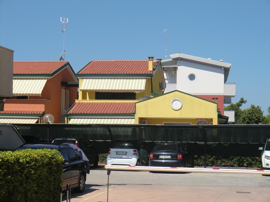 Residence Villaggio Dei Fiori Con Piscina E Posto Spiaggia Incluso Caorle Zimmer foto
