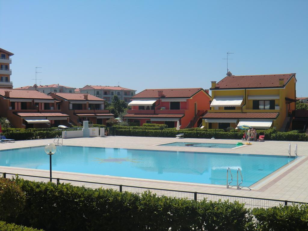 Residence Villaggio Dei Fiori Con Piscina E Posto Spiaggia Incluso Caorle Zimmer foto