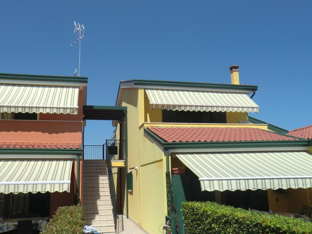 Residence Villaggio Dei Fiori Con Piscina E Posto Spiaggia Incluso Caorle Zimmer foto