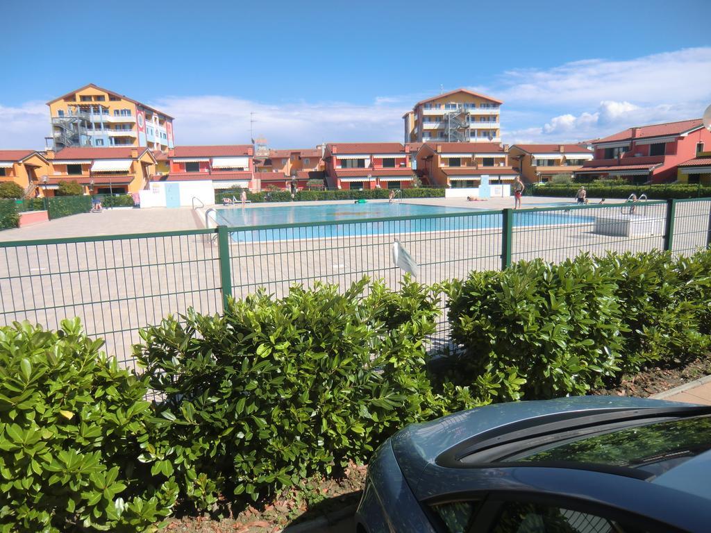 Residence Villaggio Dei Fiori Con Piscina E Posto Spiaggia Incluso Caorle Zimmer foto
