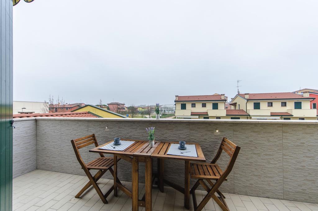 Residence Villaggio Dei Fiori Con Piscina E Posto Spiaggia Incluso Caorle Zimmer foto