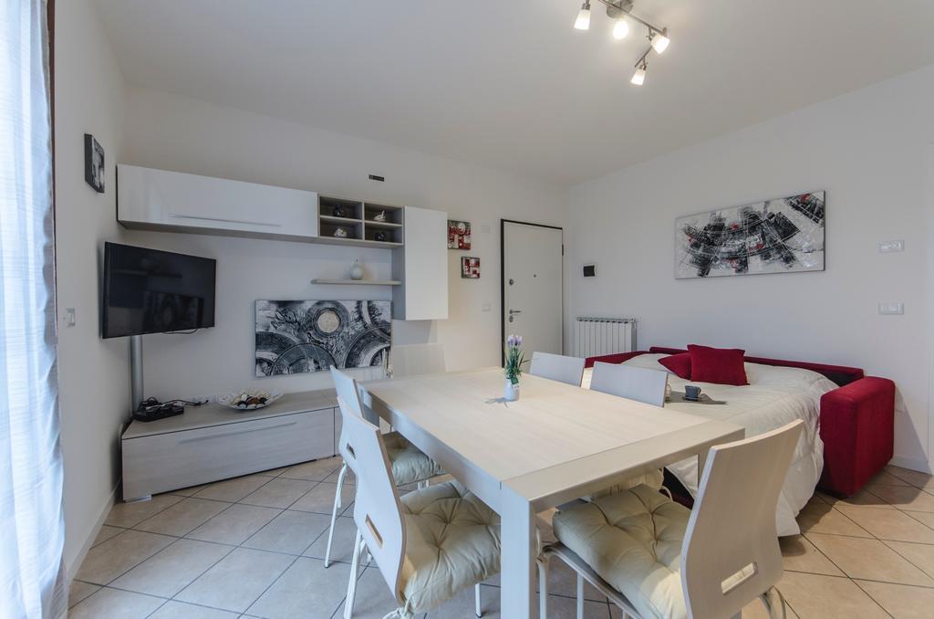 Residence Villaggio Dei Fiori Con Piscina E Posto Spiaggia Incluso Caorle Zimmer foto