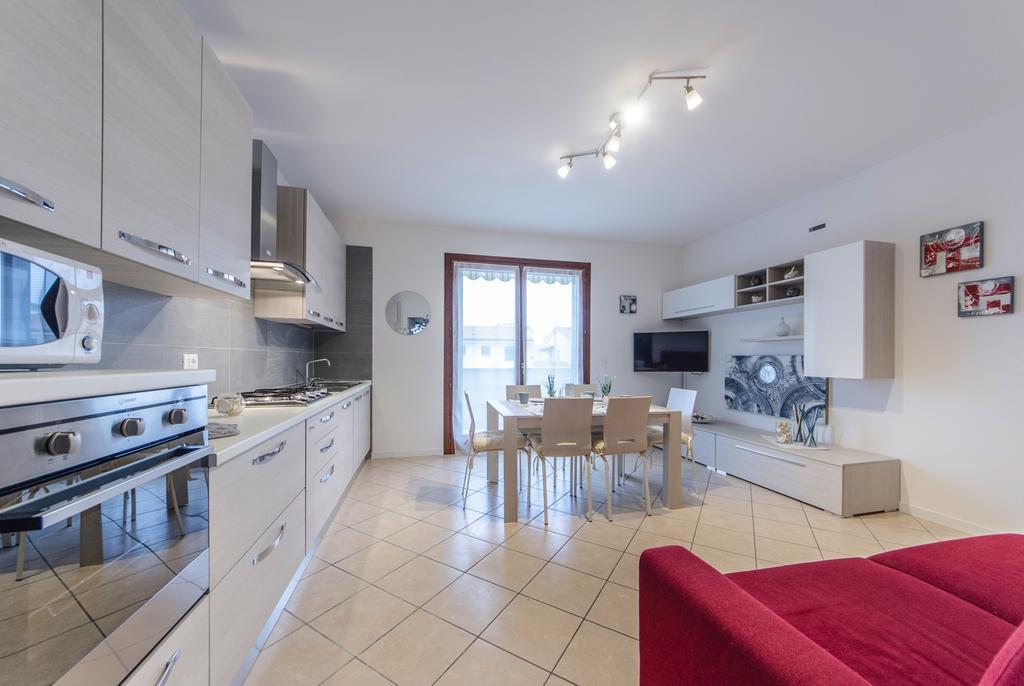 Residence Villaggio Dei Fiori Con Piscina E Posto Spiaggia Incluso Caorle Zimmer foto