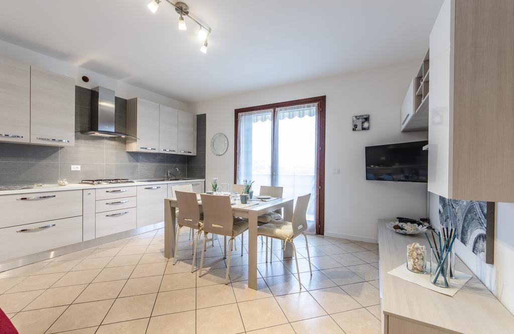 Residence Villaggio Dei Fiori Con Piscina E Posto Spiaggia Incluso Caorle Zimmer foto