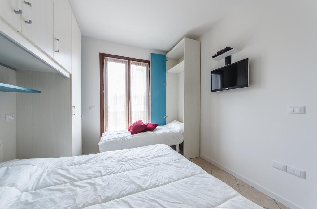 Residence Villaggio Dei Fiori Con Piscina E Posto Spiaggia Incluso Caorle Zimmer foto